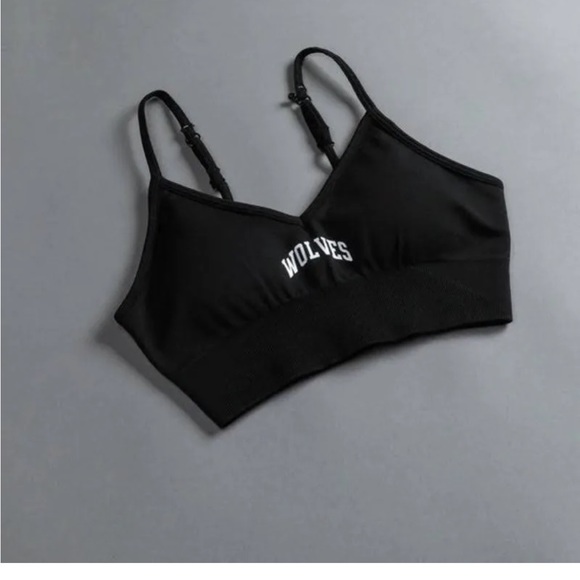 COPY - Darc Sport- SHE OUR LOYALTY SEAMLESS EVERSON SPORTS BRA IN BLACK - Picture 4 of 5